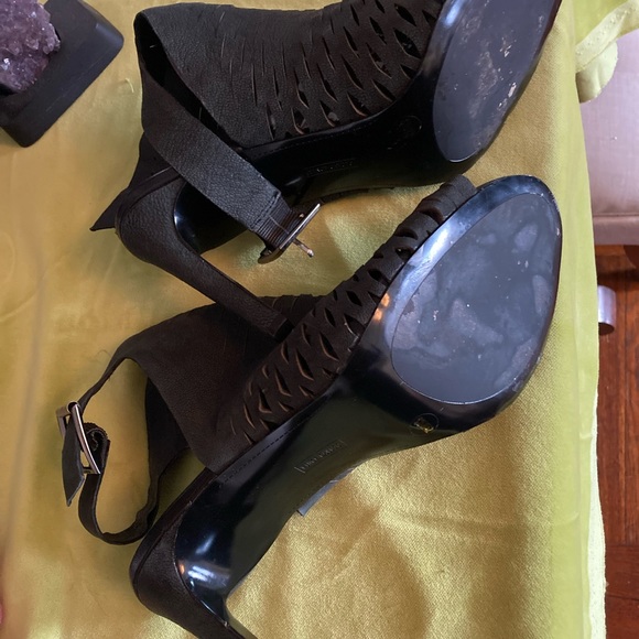 FABULOUSLY CUTE SANDALS!!!! - Picture 4 of 5